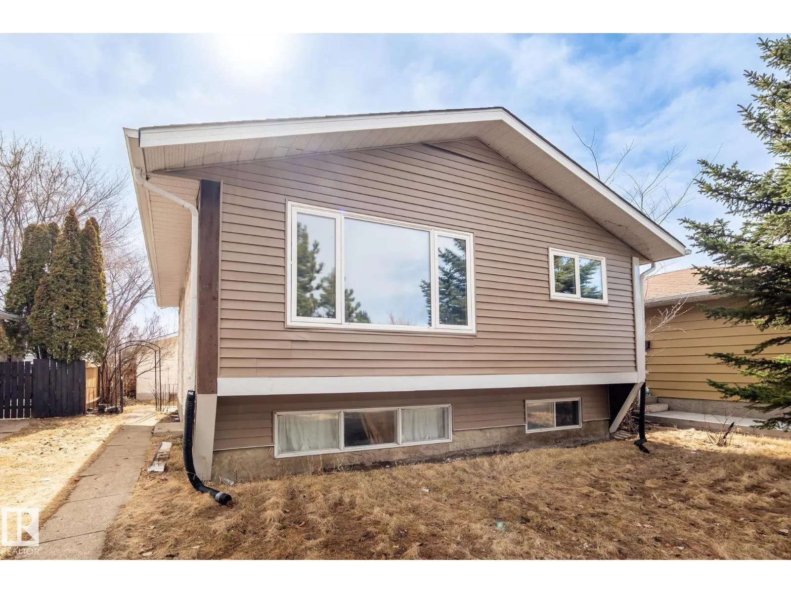 1566 LAKEWOOD RD W NW