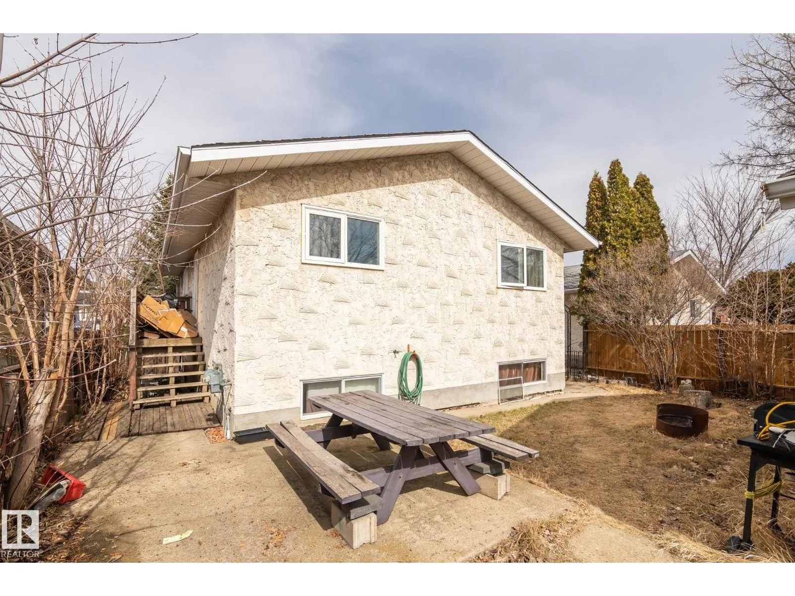 1566 LAKEWOOD RD W NW