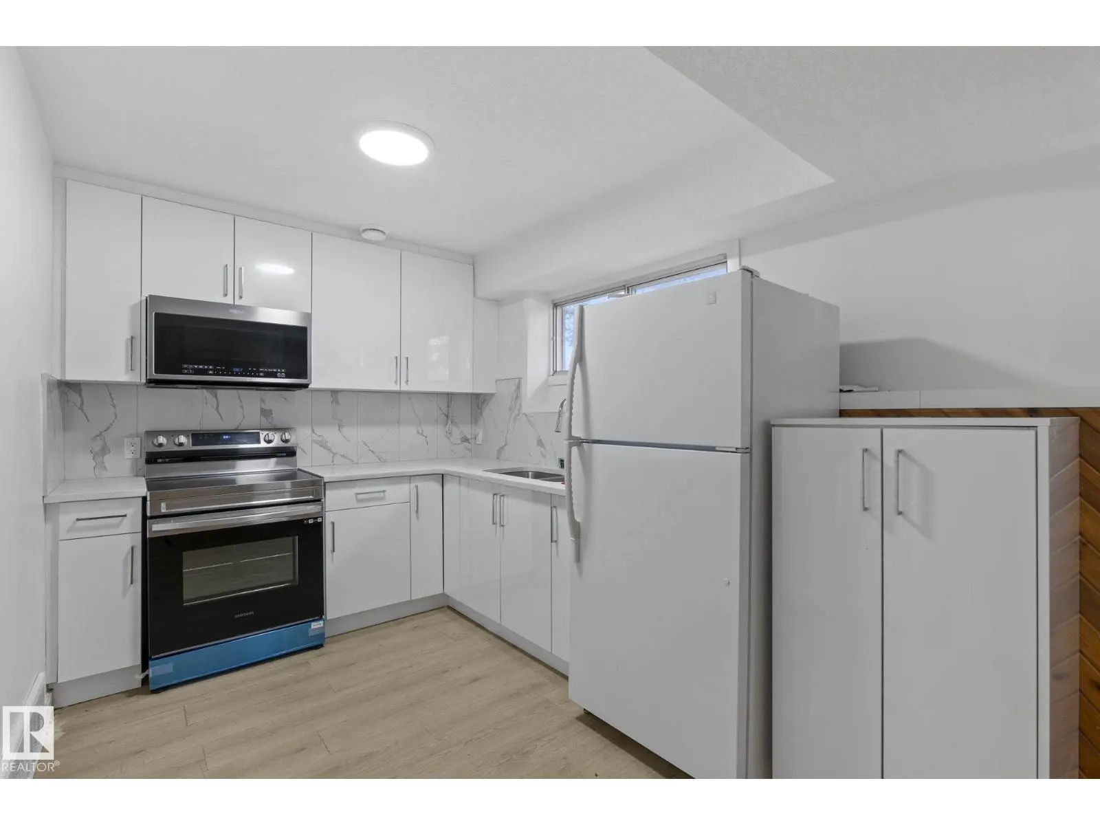 1566 LAKEWOOD RD W NW