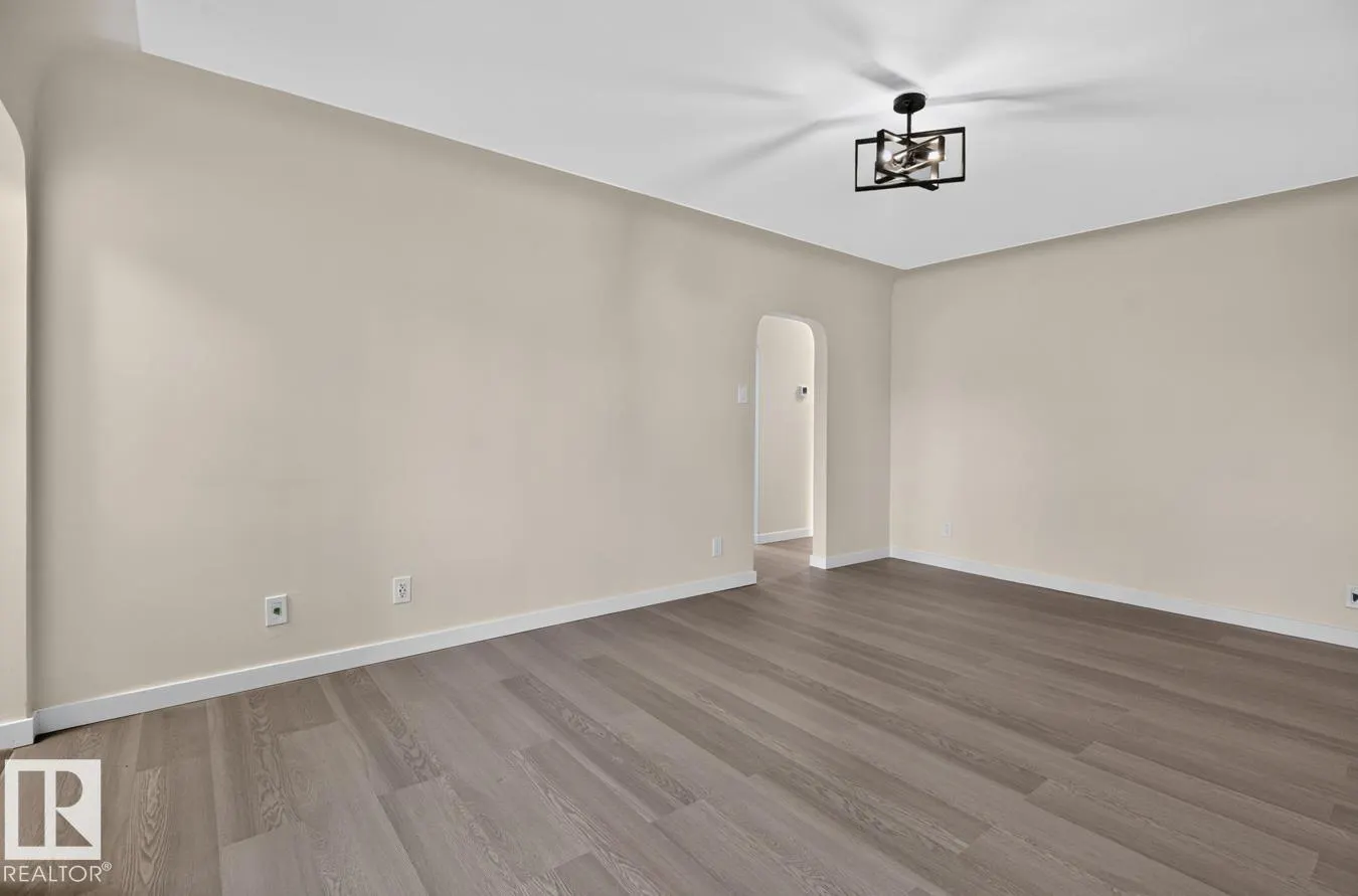 12007 69 ST NW