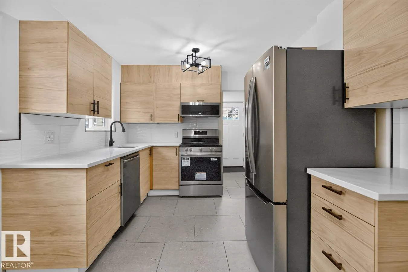 12007 69 ST NW