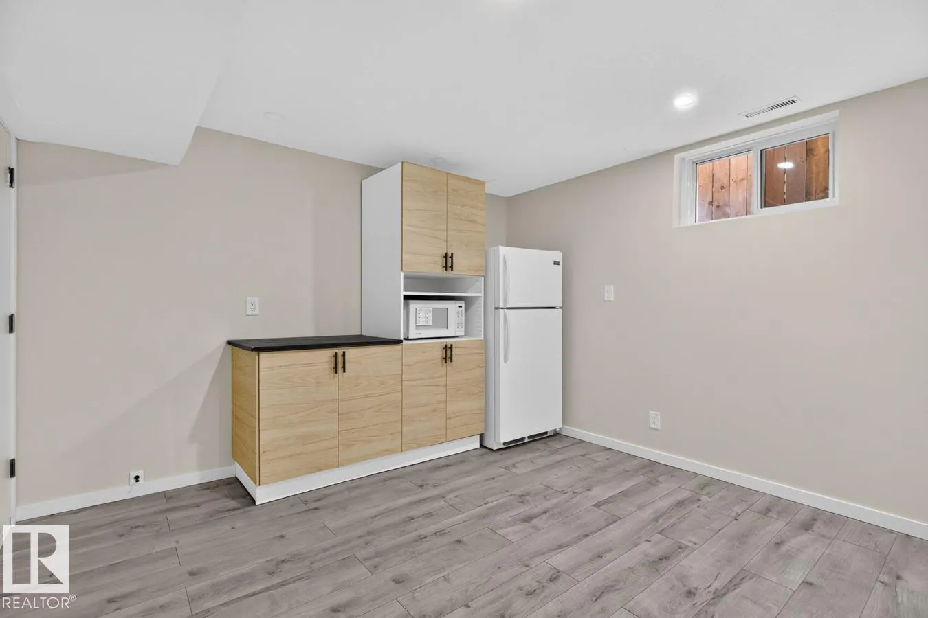 12007 69 ST NW