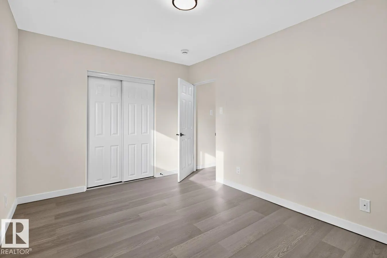 12007 69 ST NW
