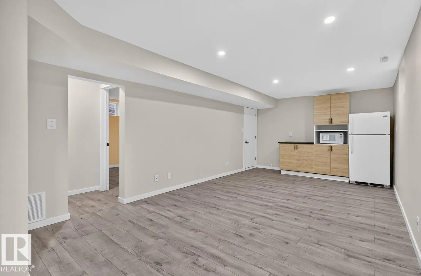 12007 69 ST NW