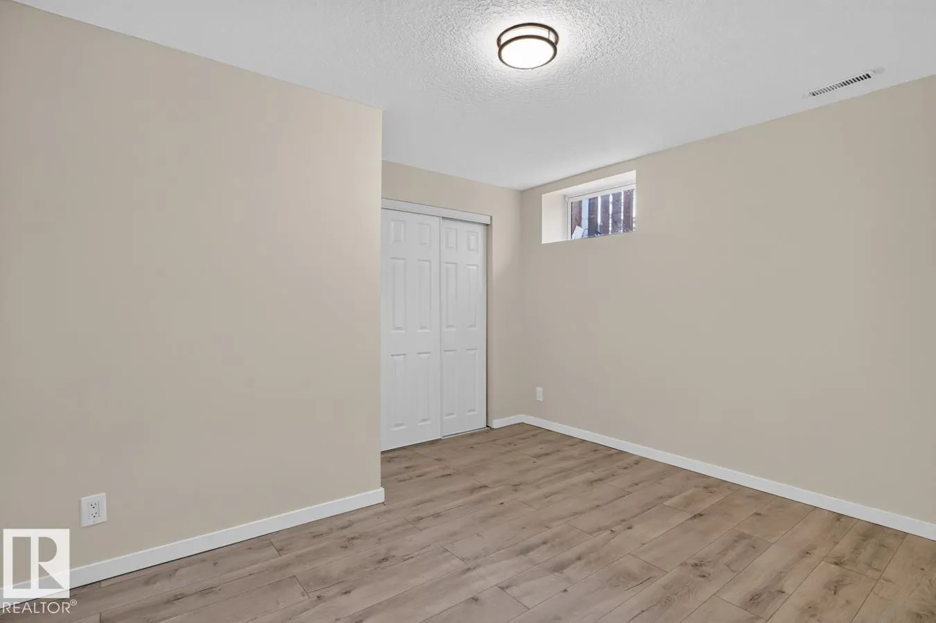 12007 69 ST NW
