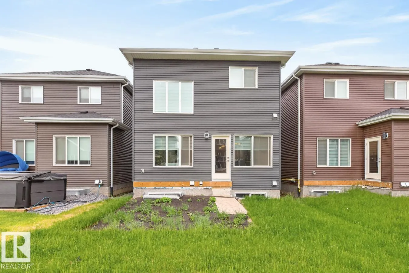 3227 Magpie LI NW