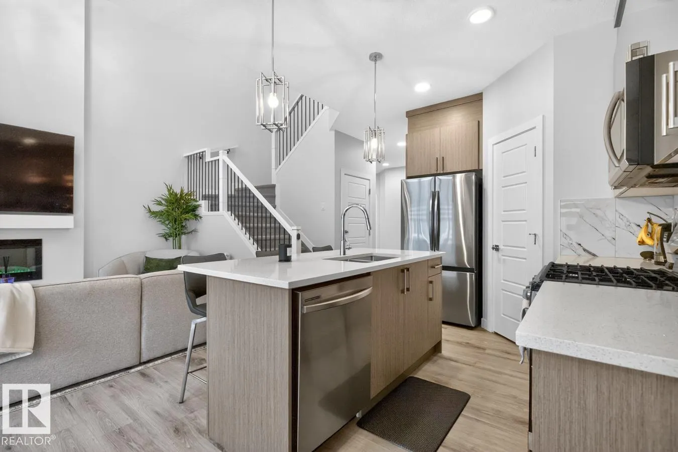 3227 Magpie LI NW