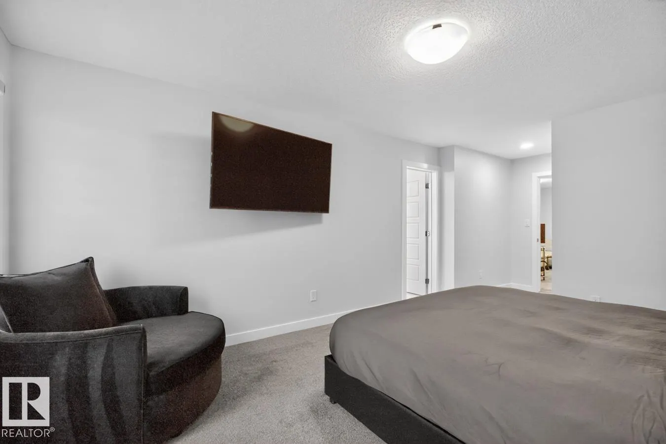 3227 Magpie LI NW