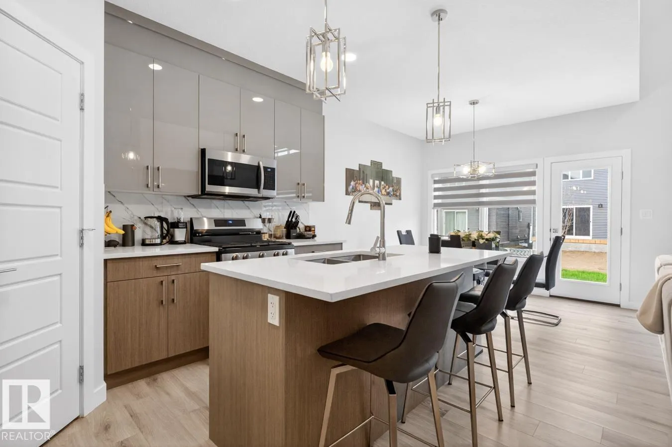 3227 Magpie LI NW