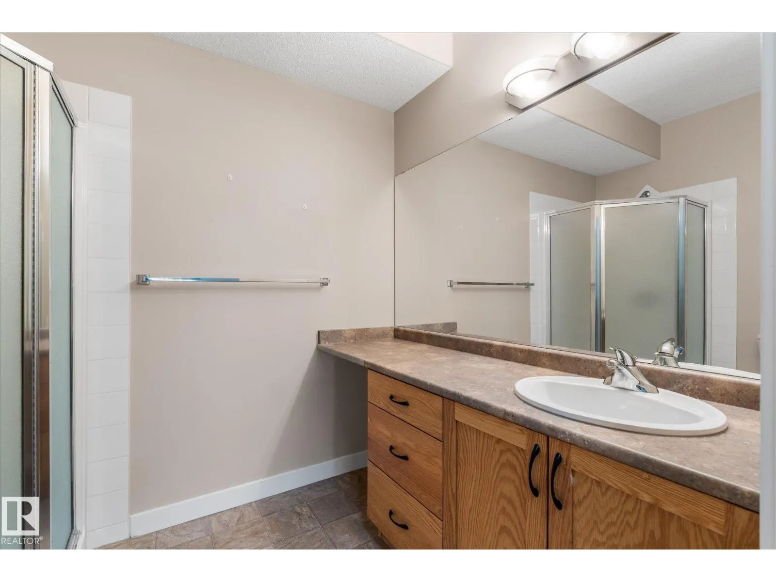 #331 511 QUEEN ST