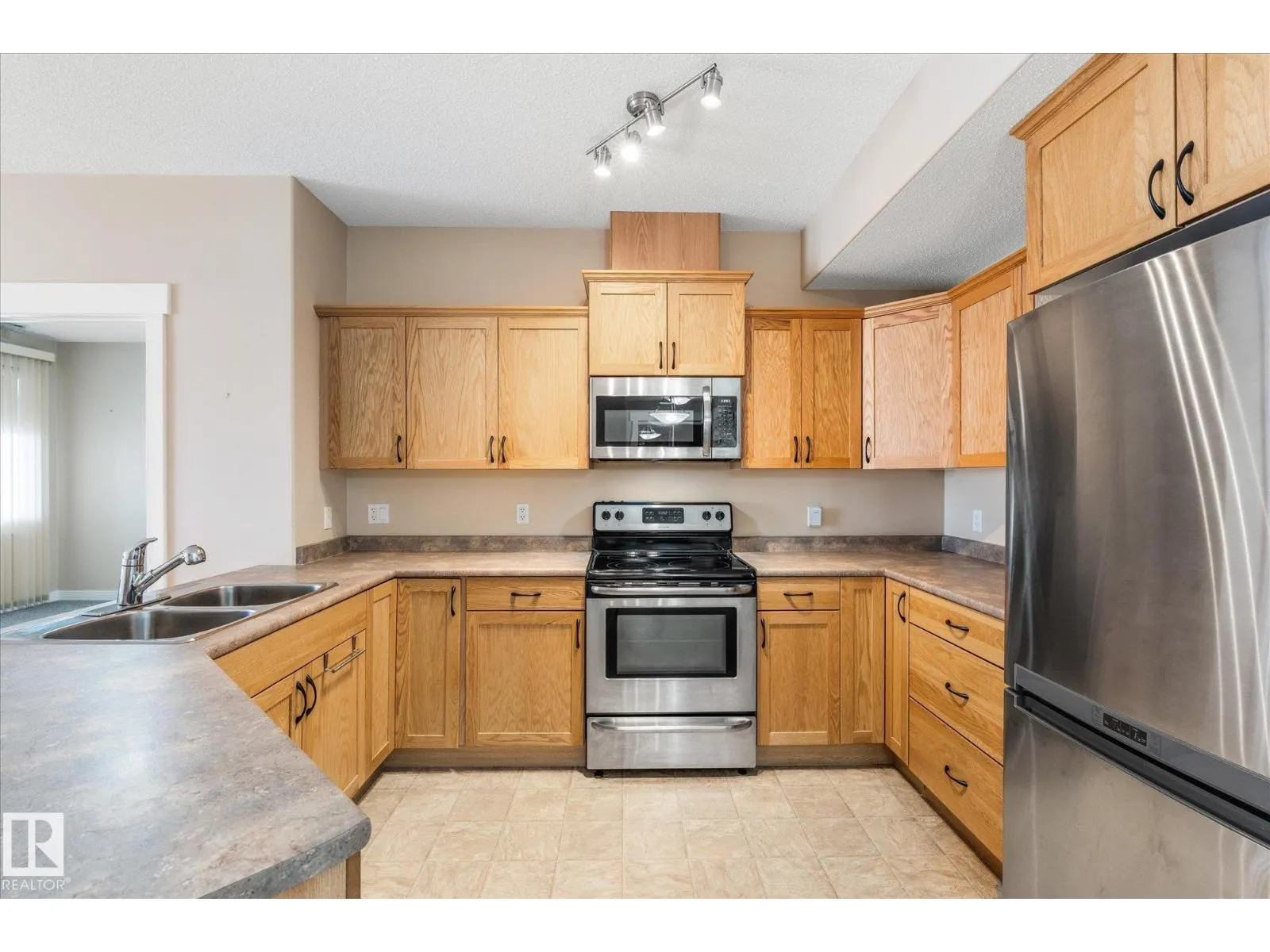 #331 511 QUEEN ST