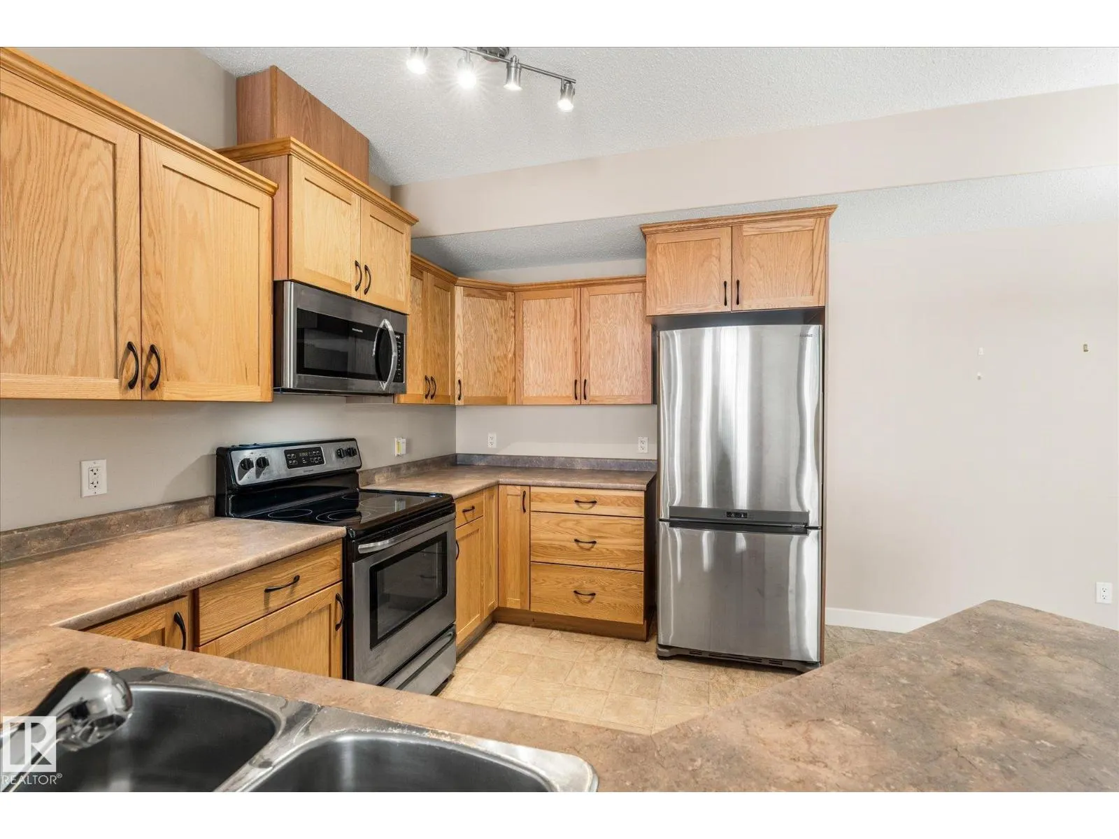 #331 511 QUEEN ST
