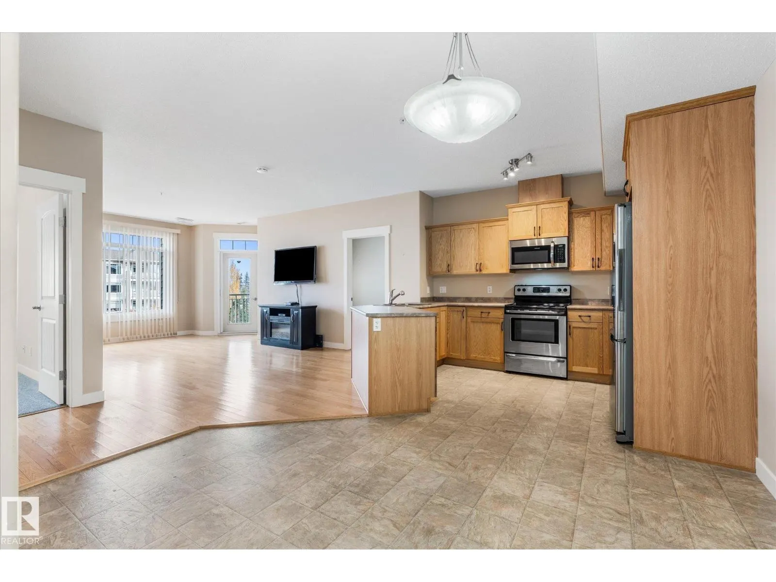 #331 511 QUEEN ST