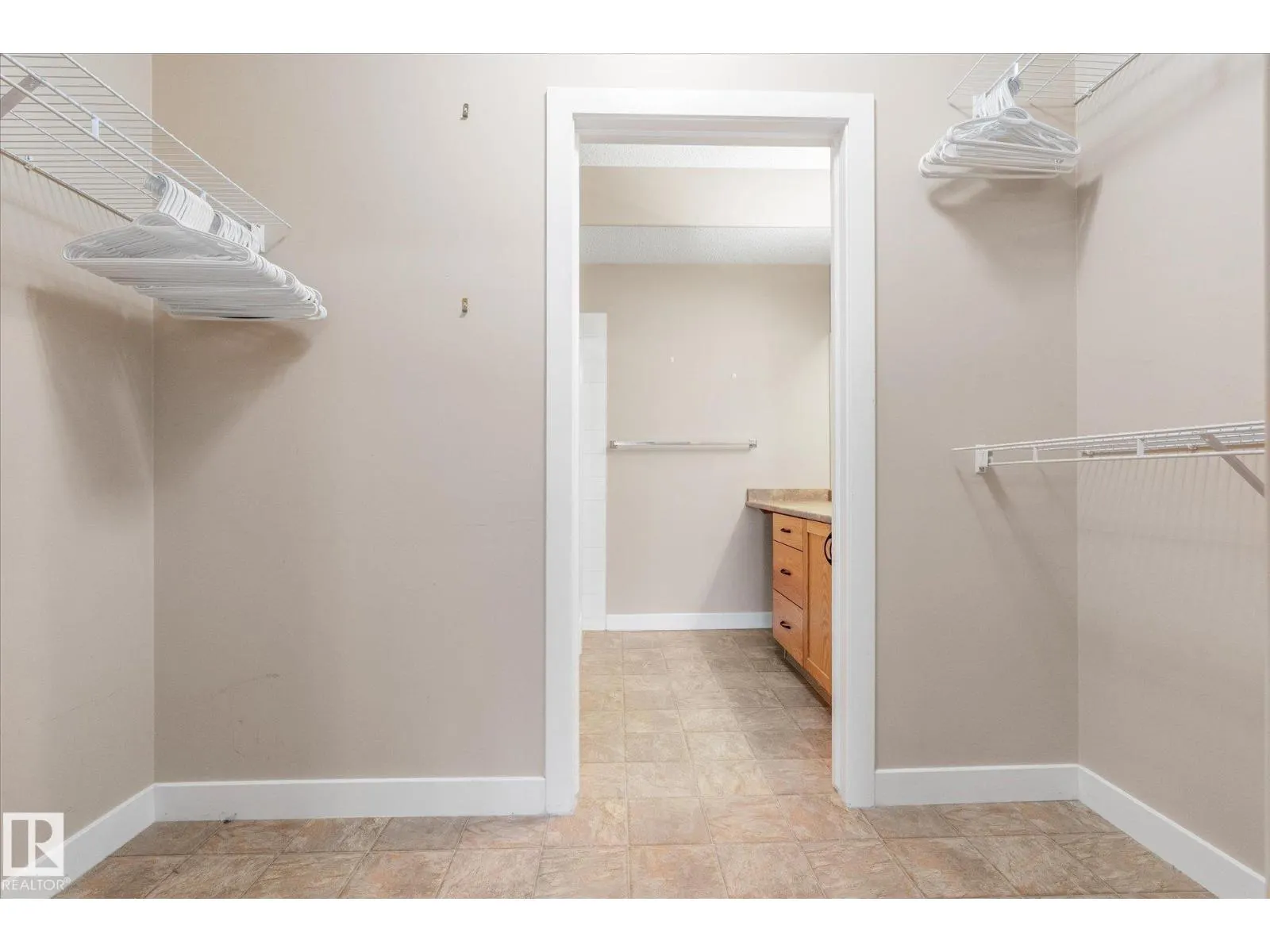 #331 511 QUEEN ST