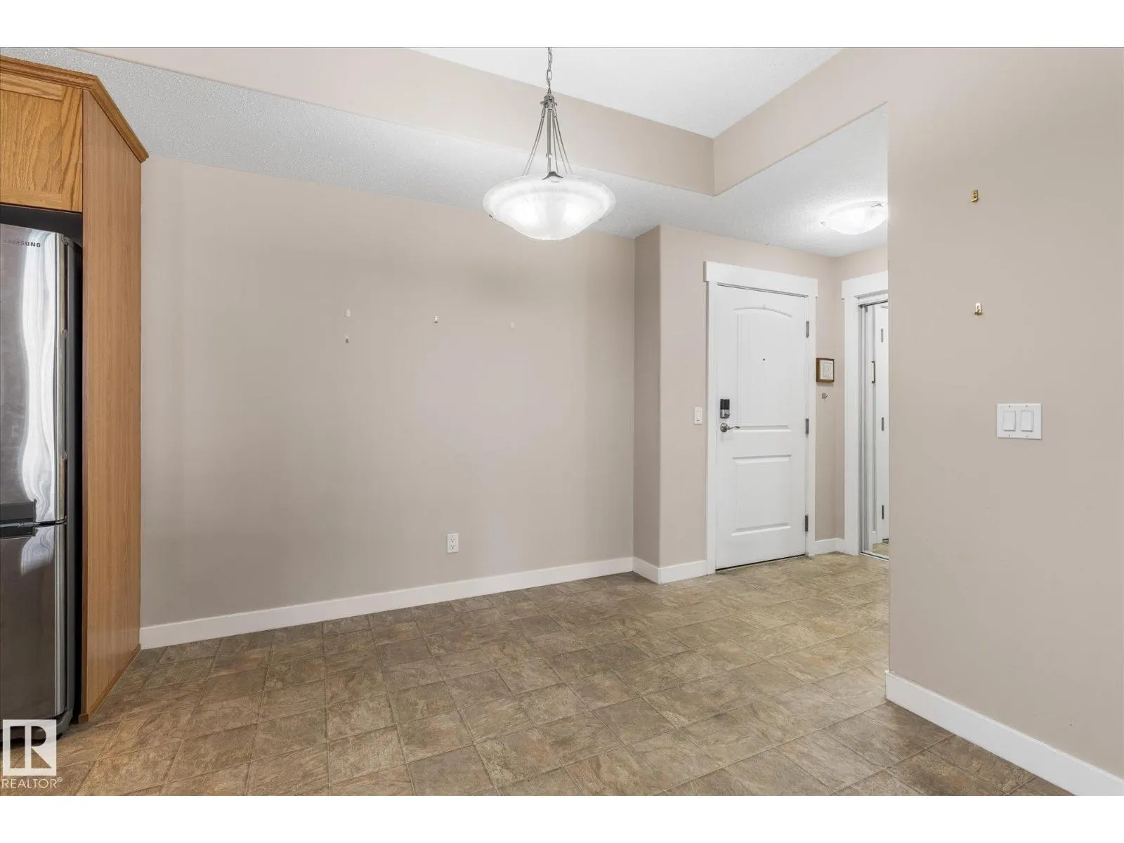 #331 511 QUEEN ST