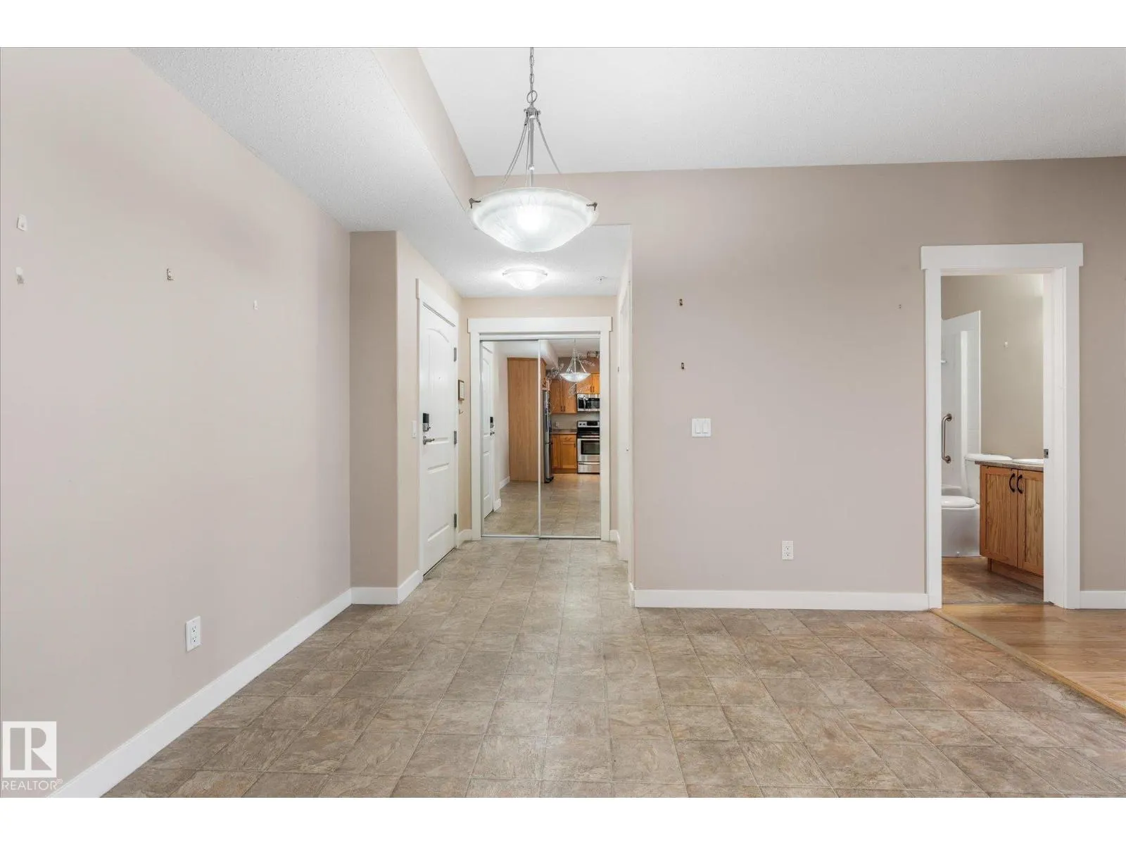 #331 511 QUEEN ST