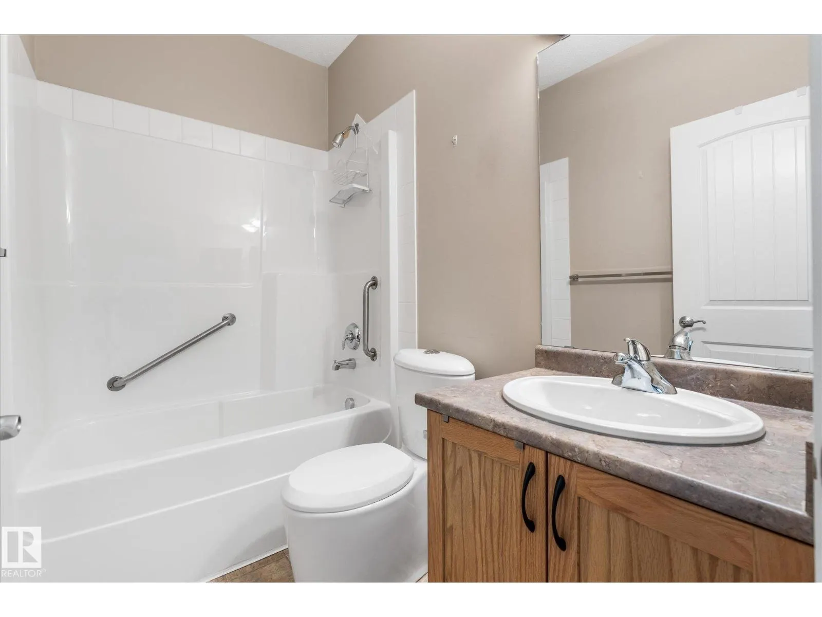 #331 511 QUEEN ST