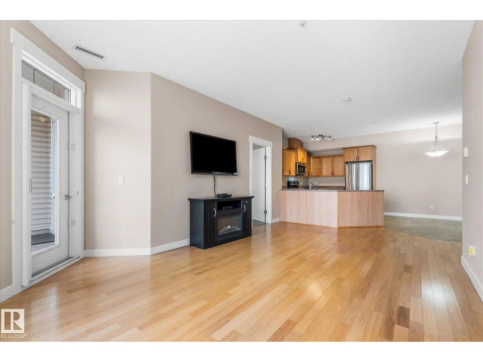 #331 511 QUEEN ST