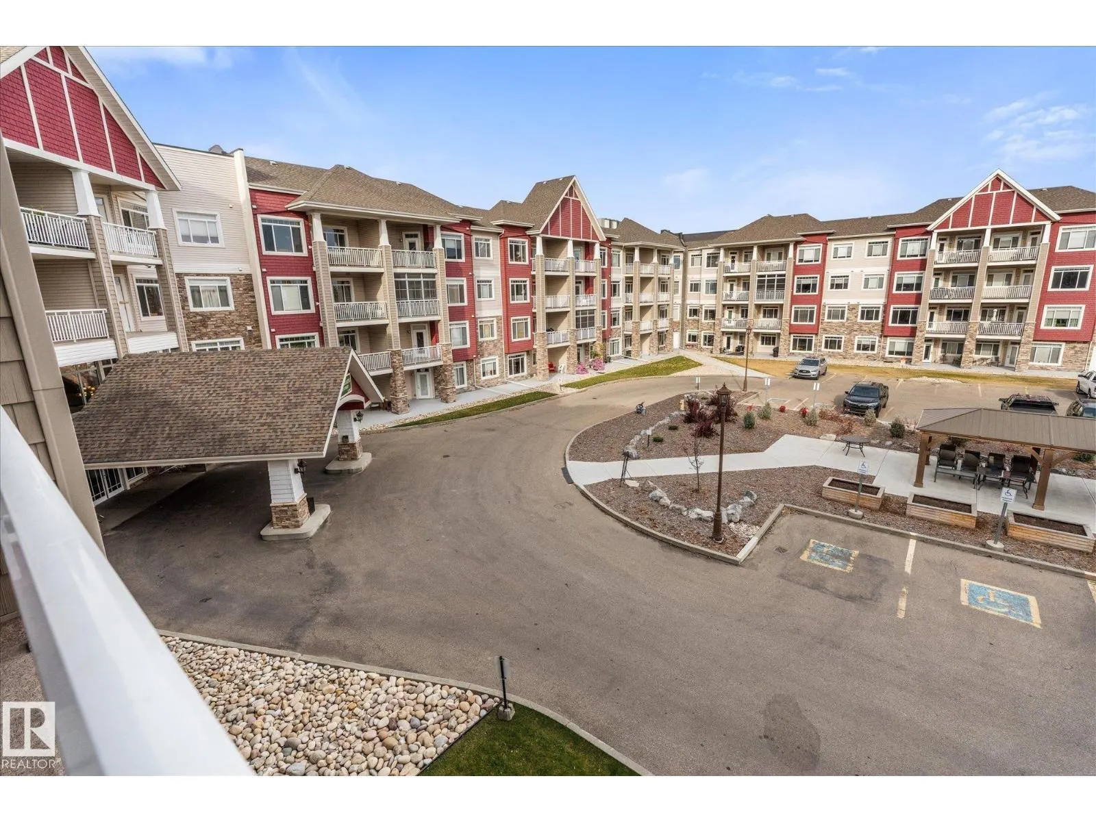 #331 511 QUEEN ST