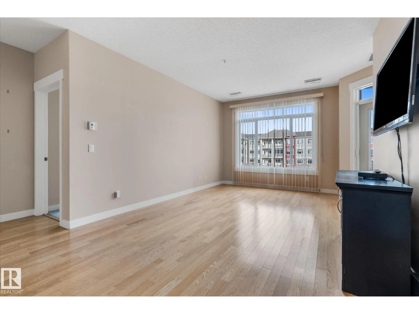 #331 511 QUEEN ST