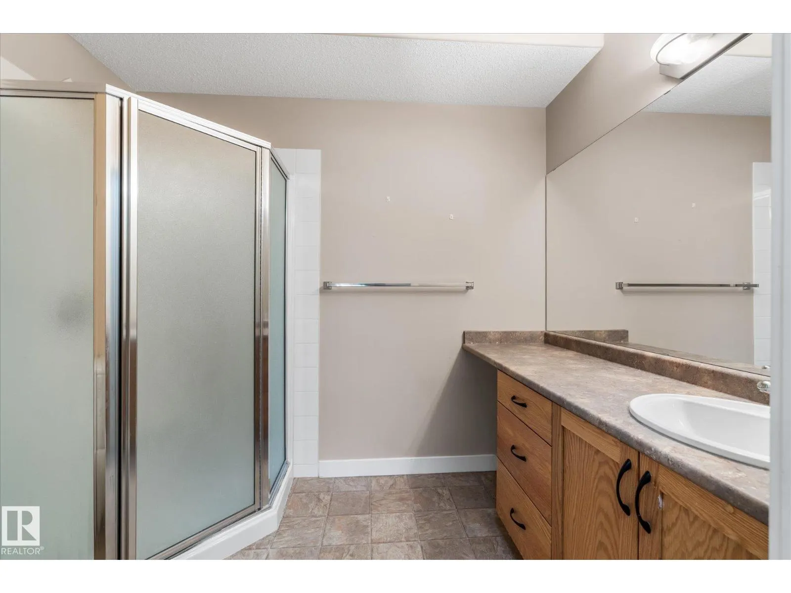 #331 511 QUEEN ST