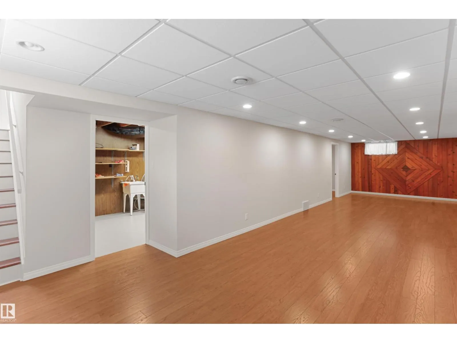 48 PIPESTONE DR