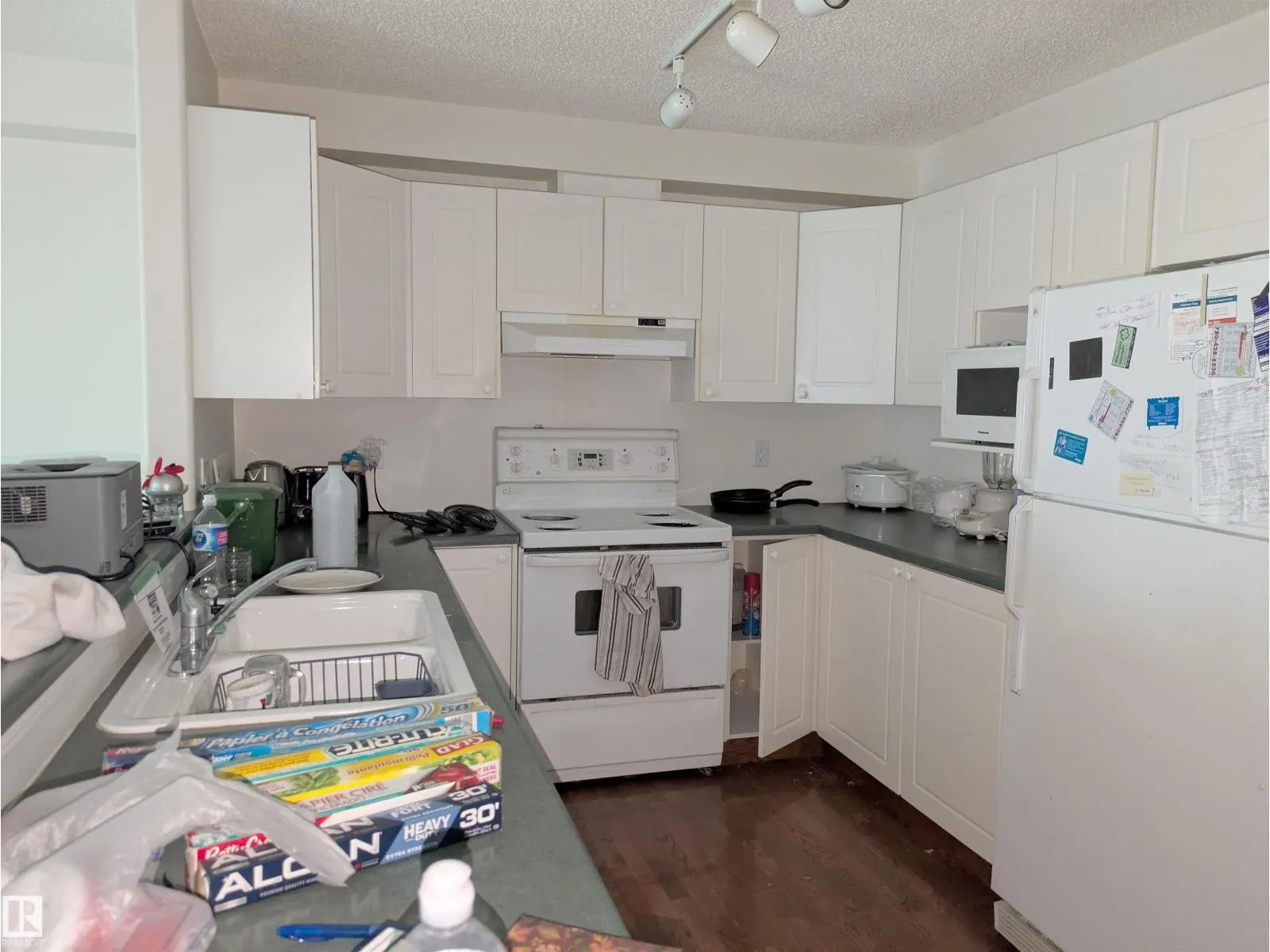 #402 7905 96 ST NW