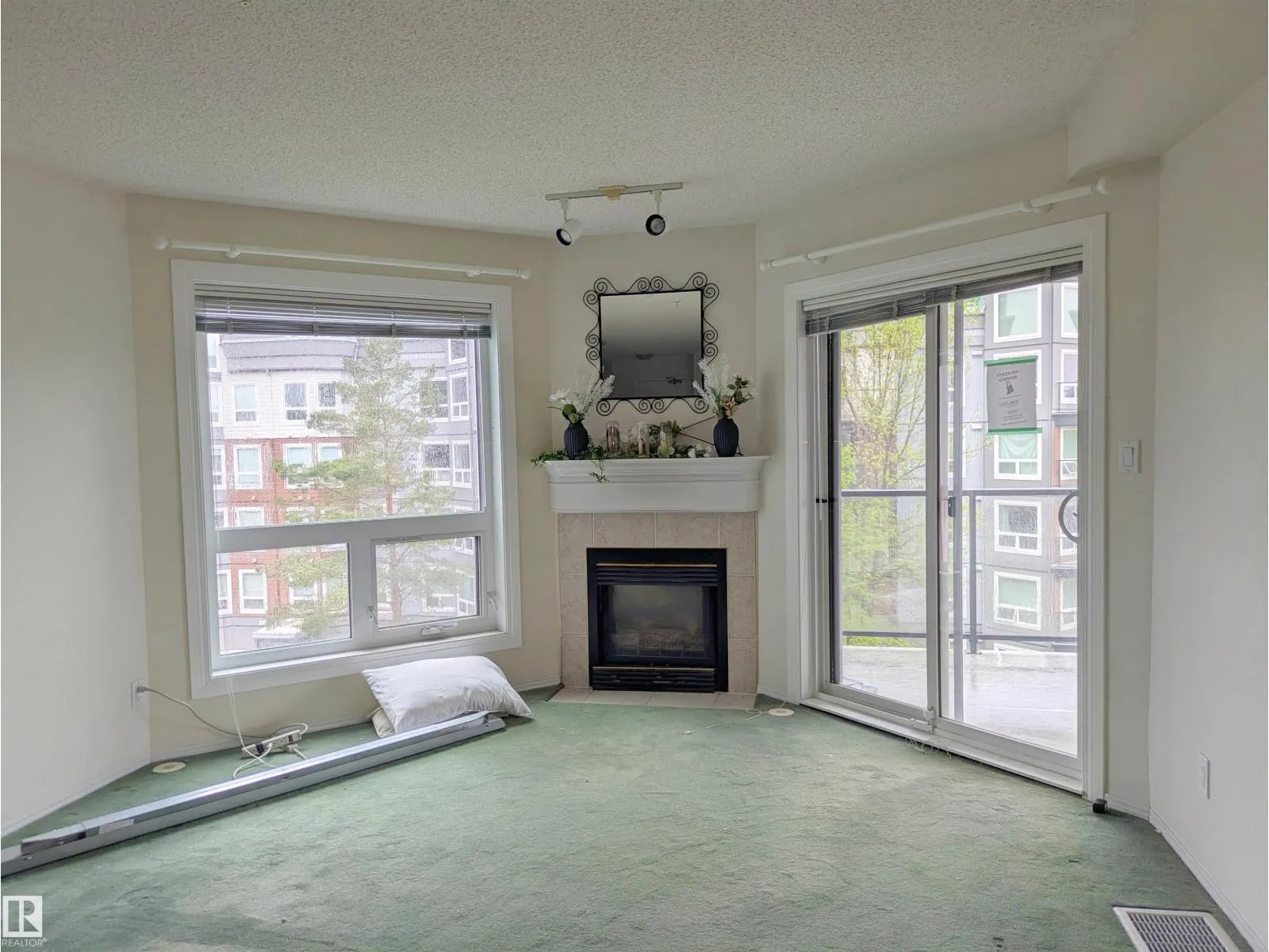 #402 7905 96 ST NW