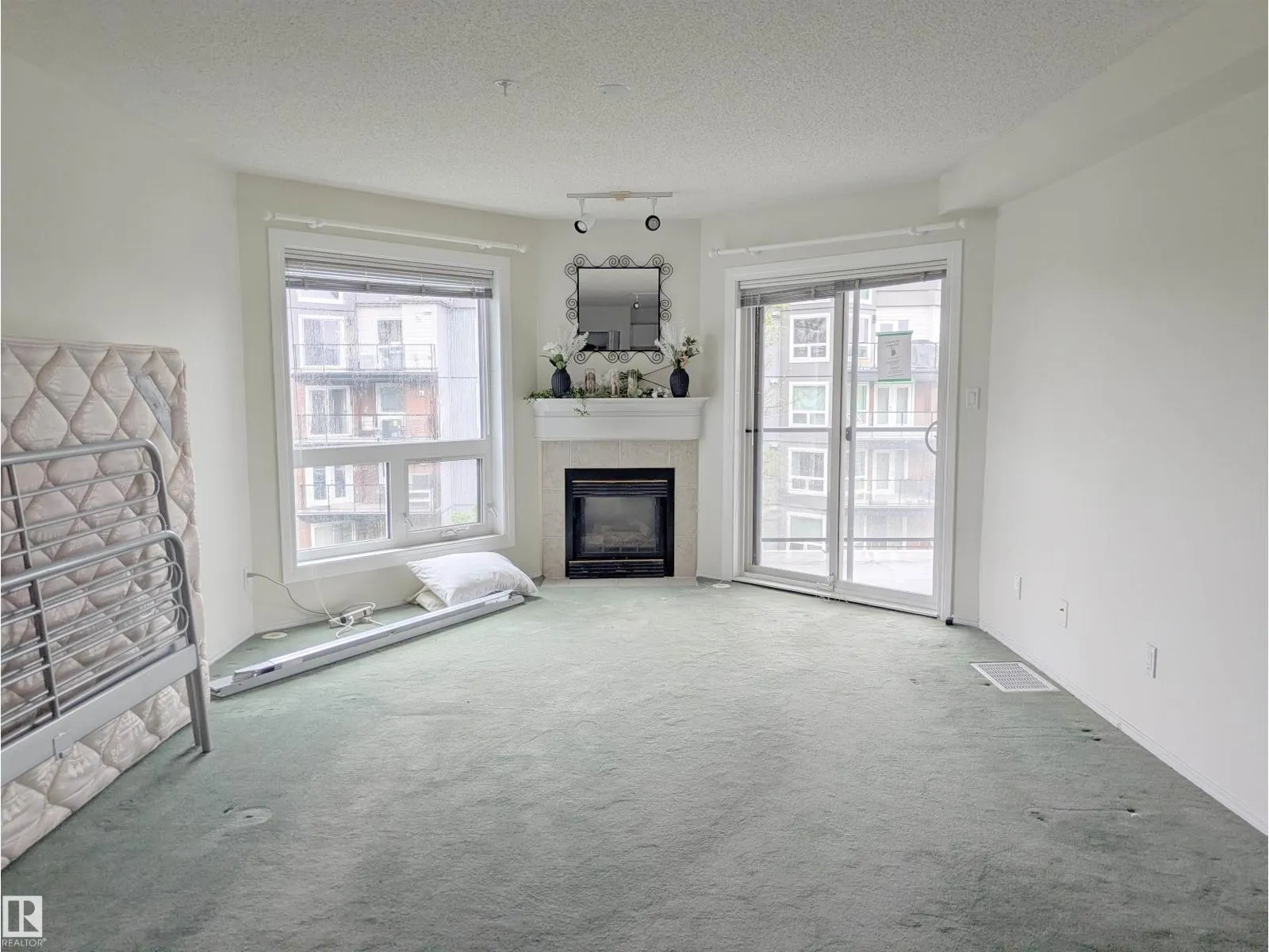 #402 7905 96 ST NW