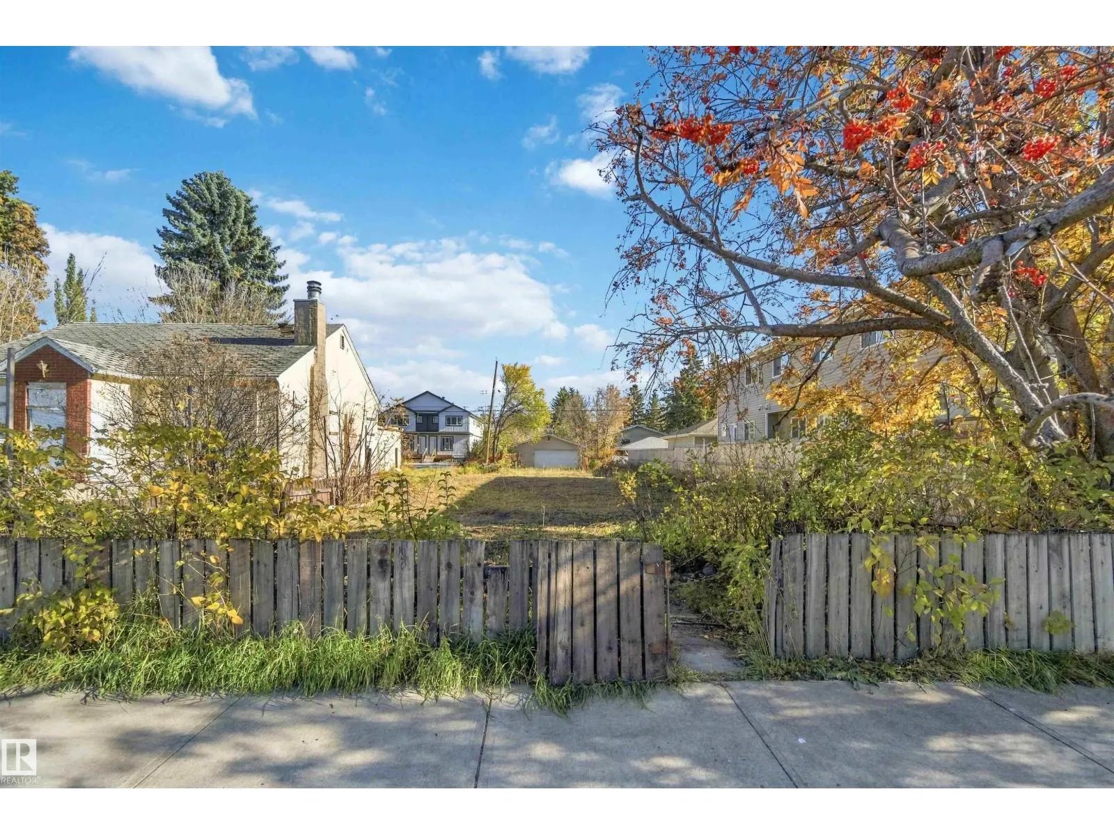 12207 127 ST NW