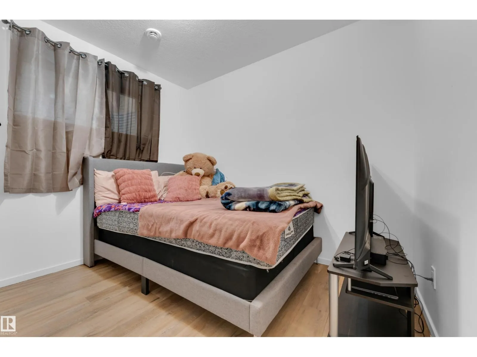 1360 20 ST NW