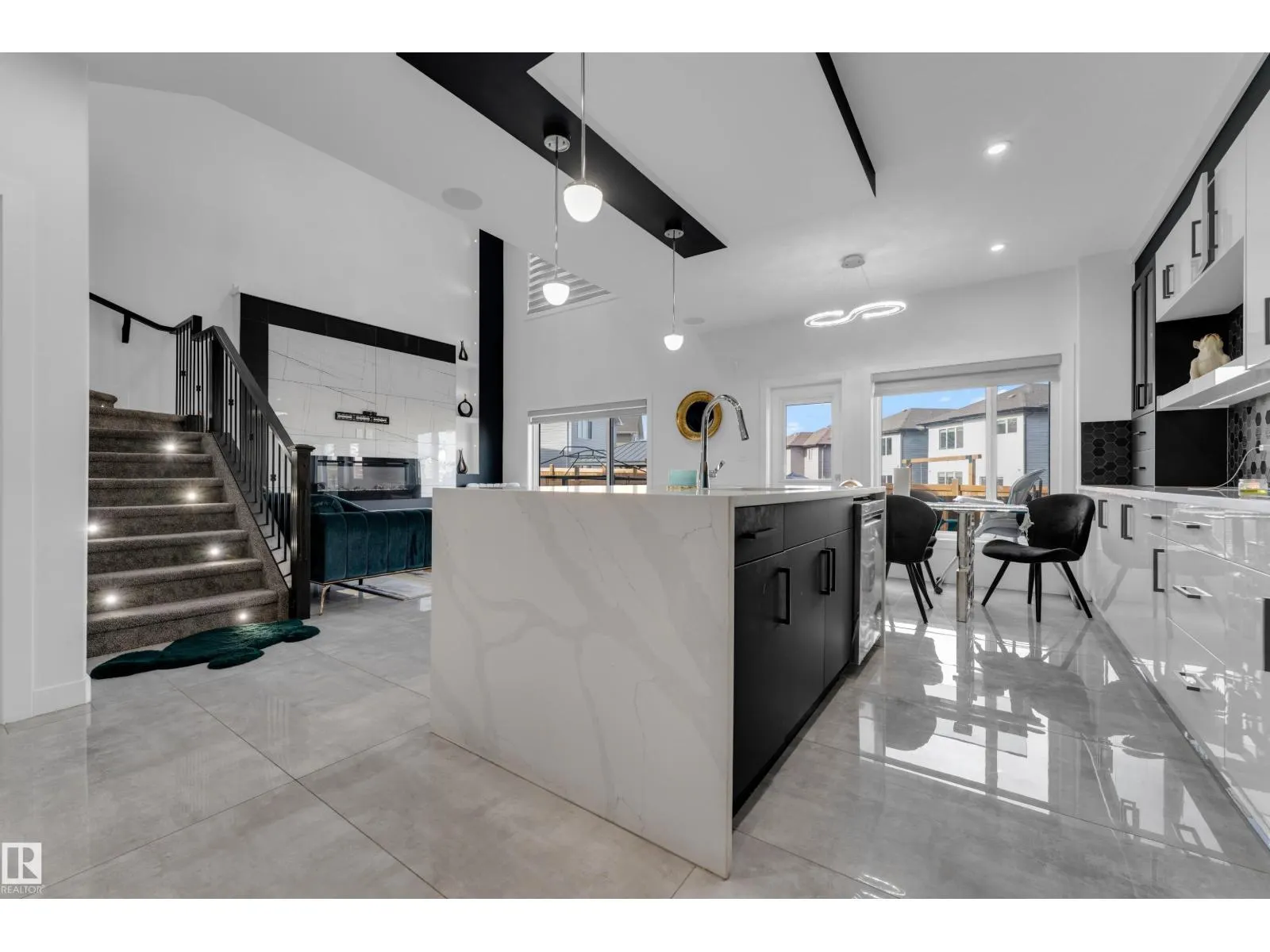 1360 20 ST NW
