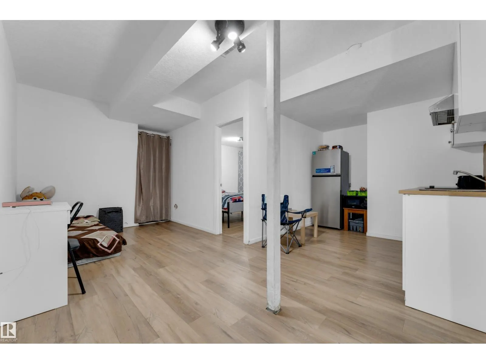1360 20 ST NW