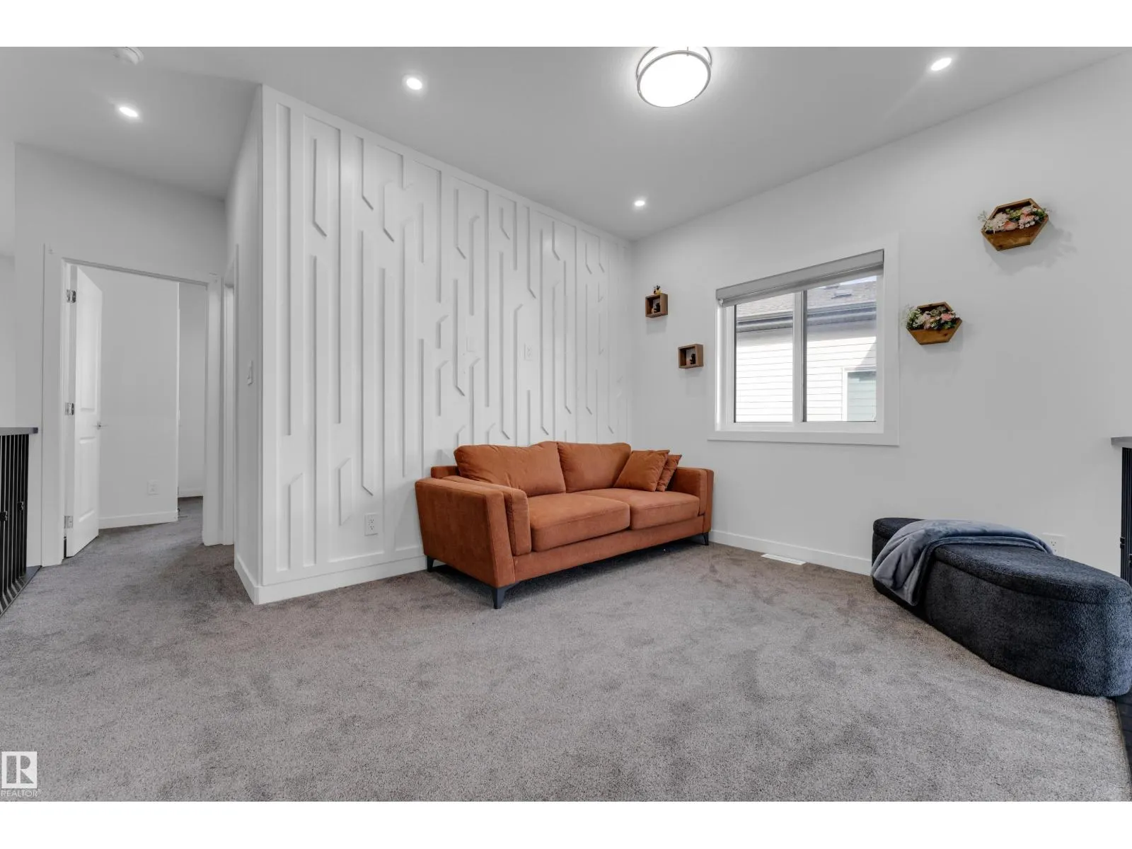 1360 20 ST NW