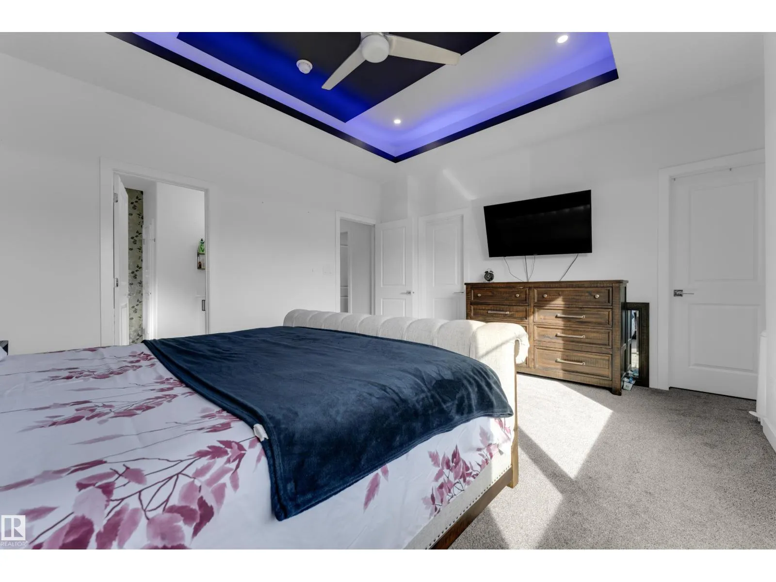 1360 20 ST NW