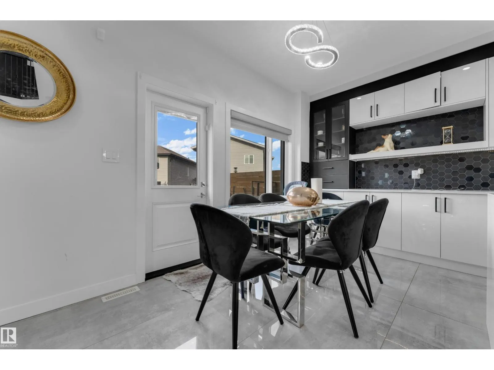 1360 20 ST NW