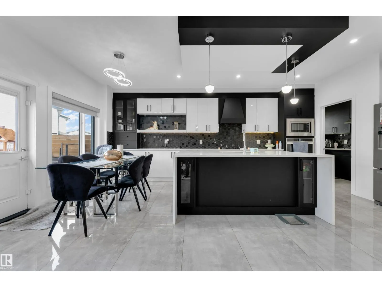 1360 20 ST NW