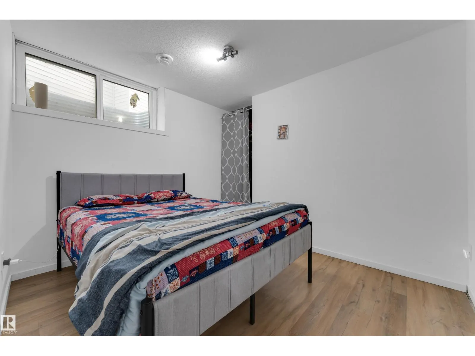 1360 20 ST NW