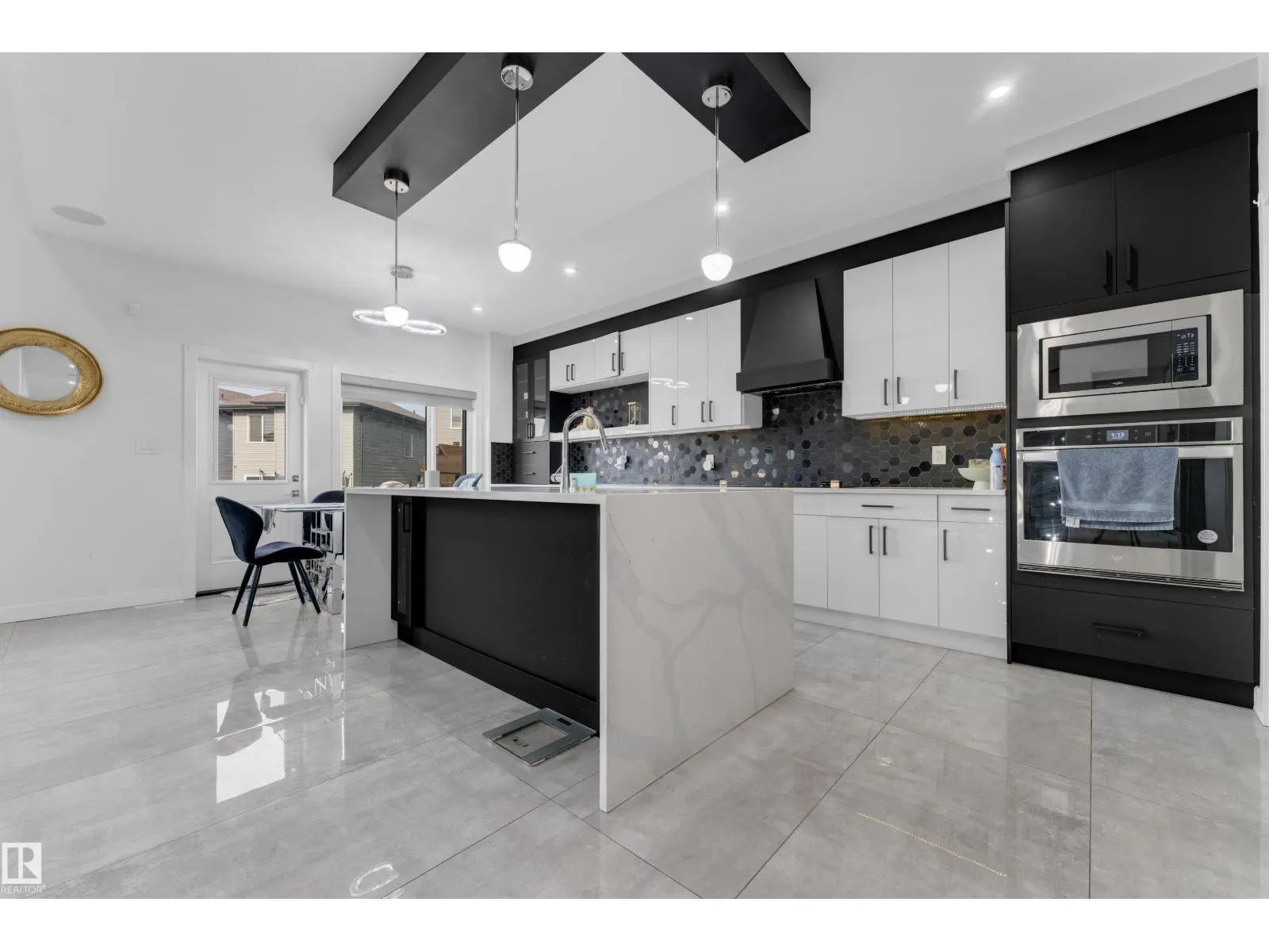 1360 20 ST NW