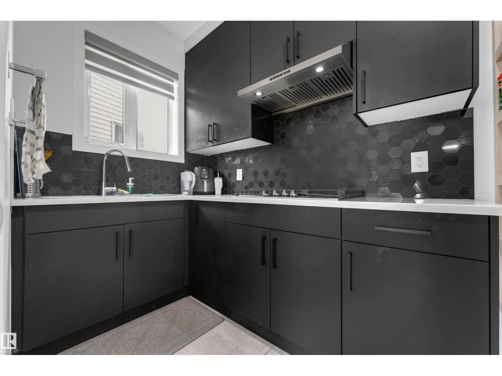 1360 20 ST NW