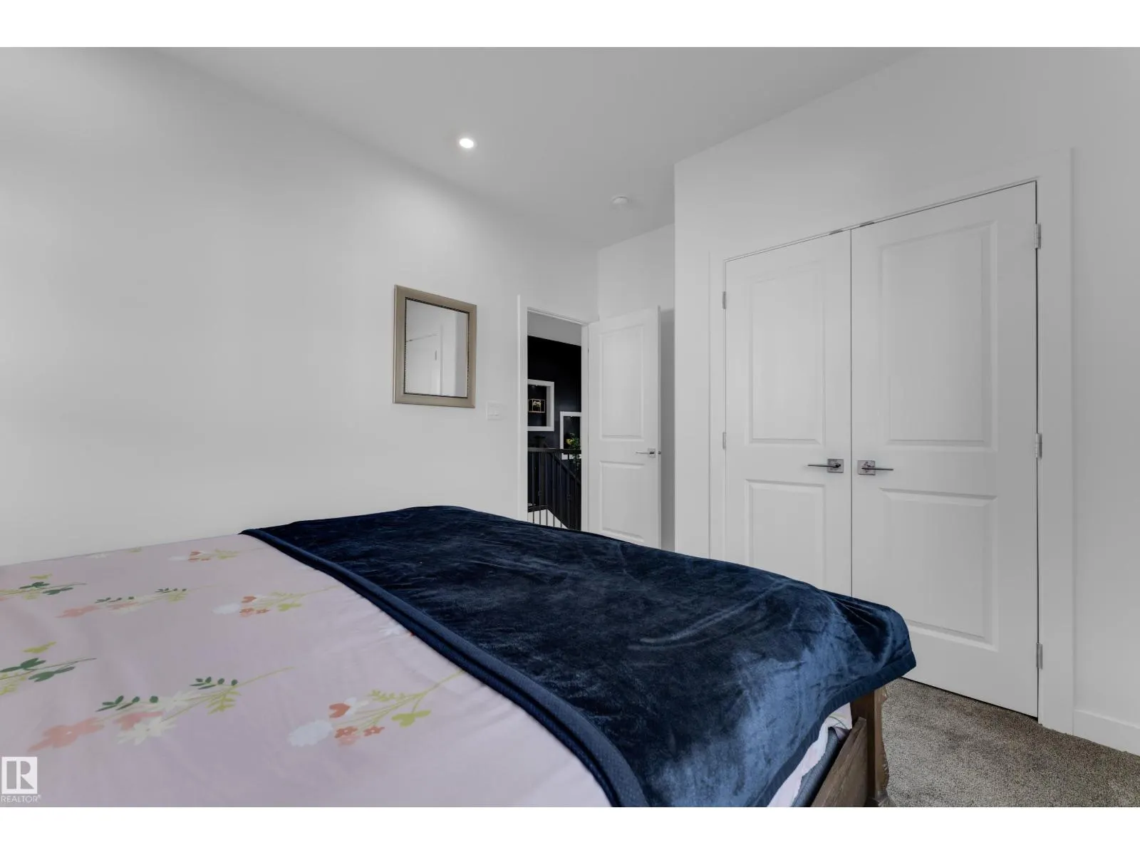 1360 20 ST NW