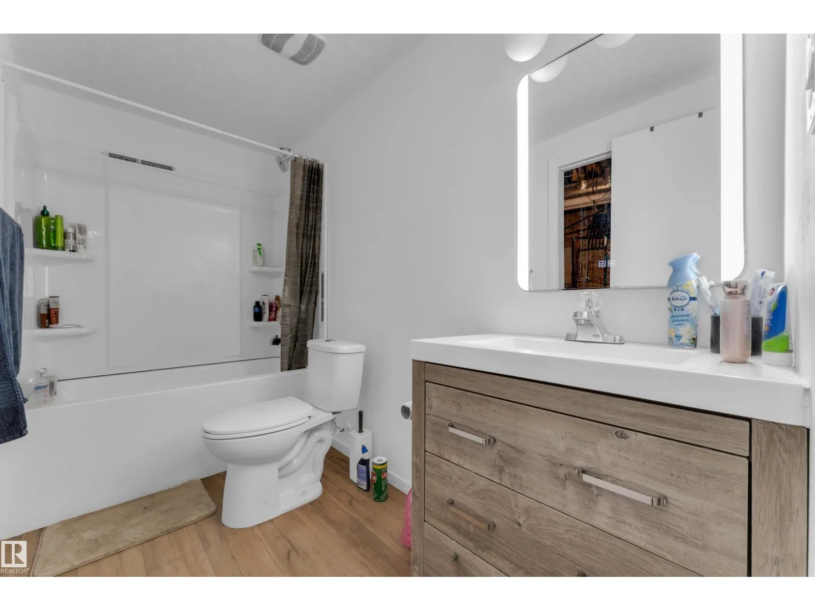 1360 20 ST NW