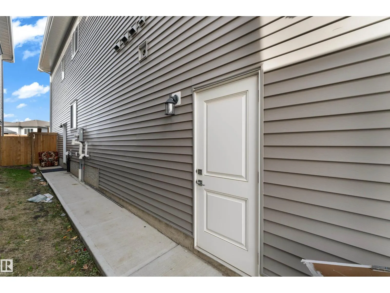 1360 20 ST NW