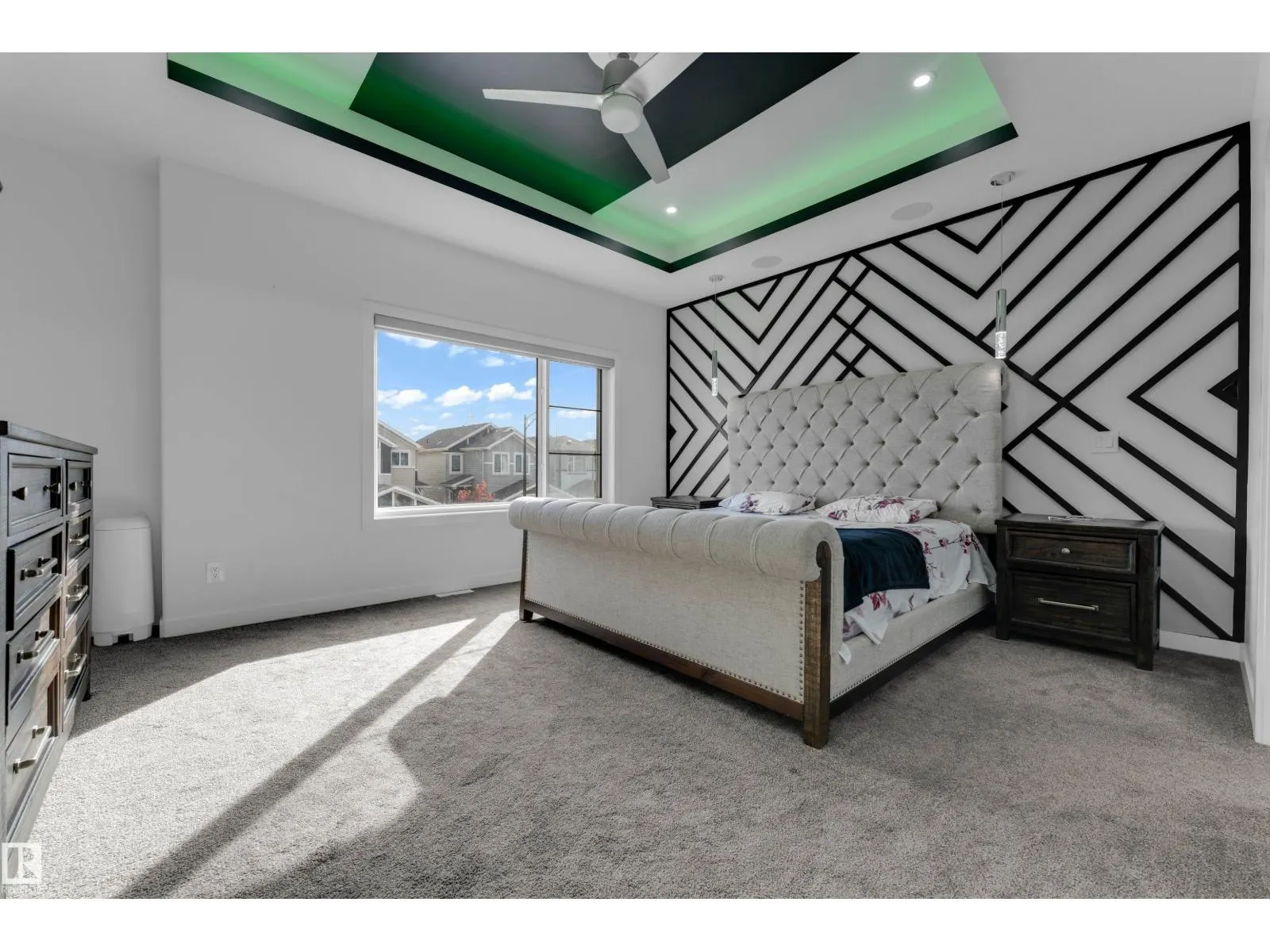1360 20 ST NW