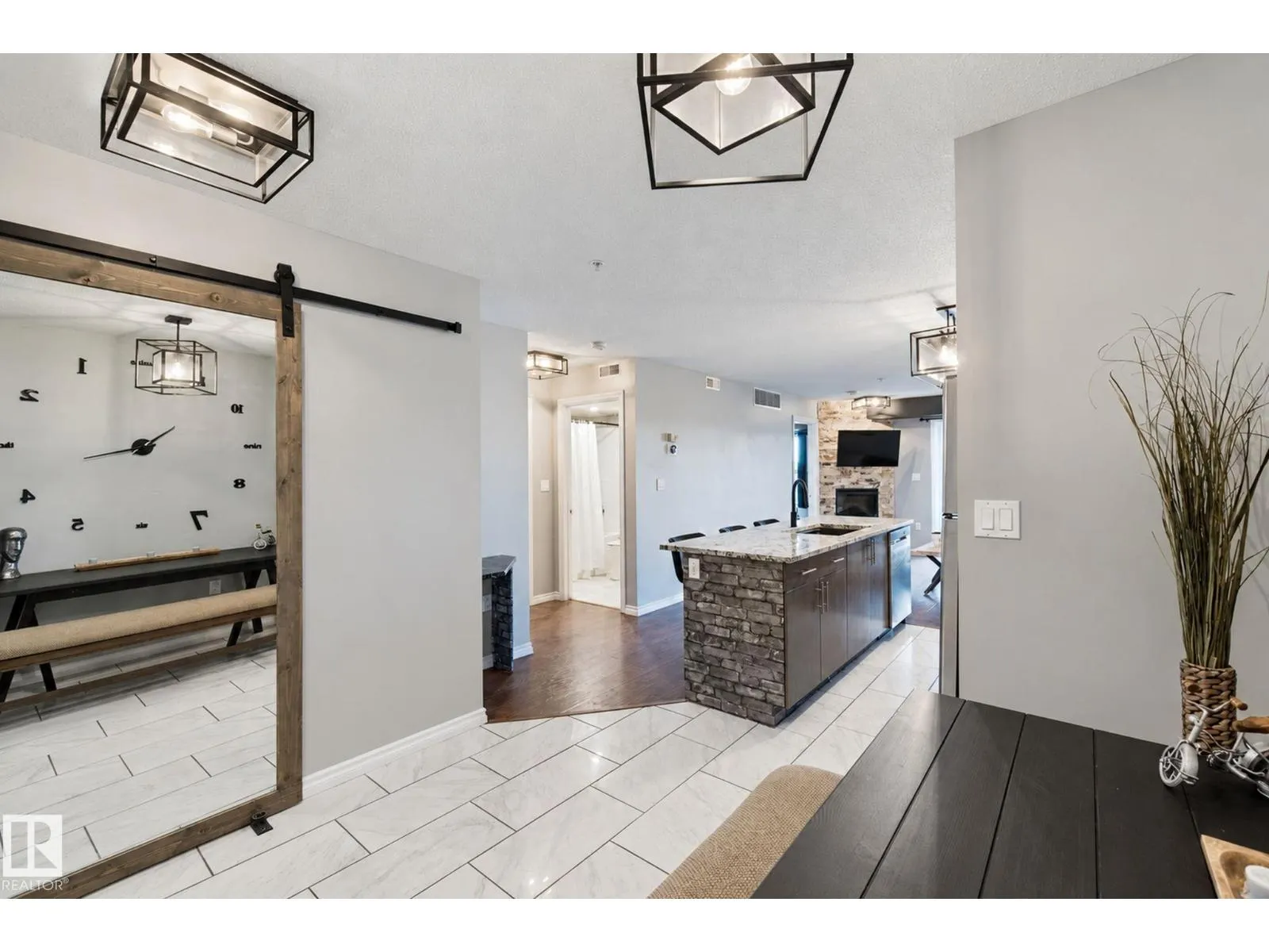 #314 10118 106 AV NW