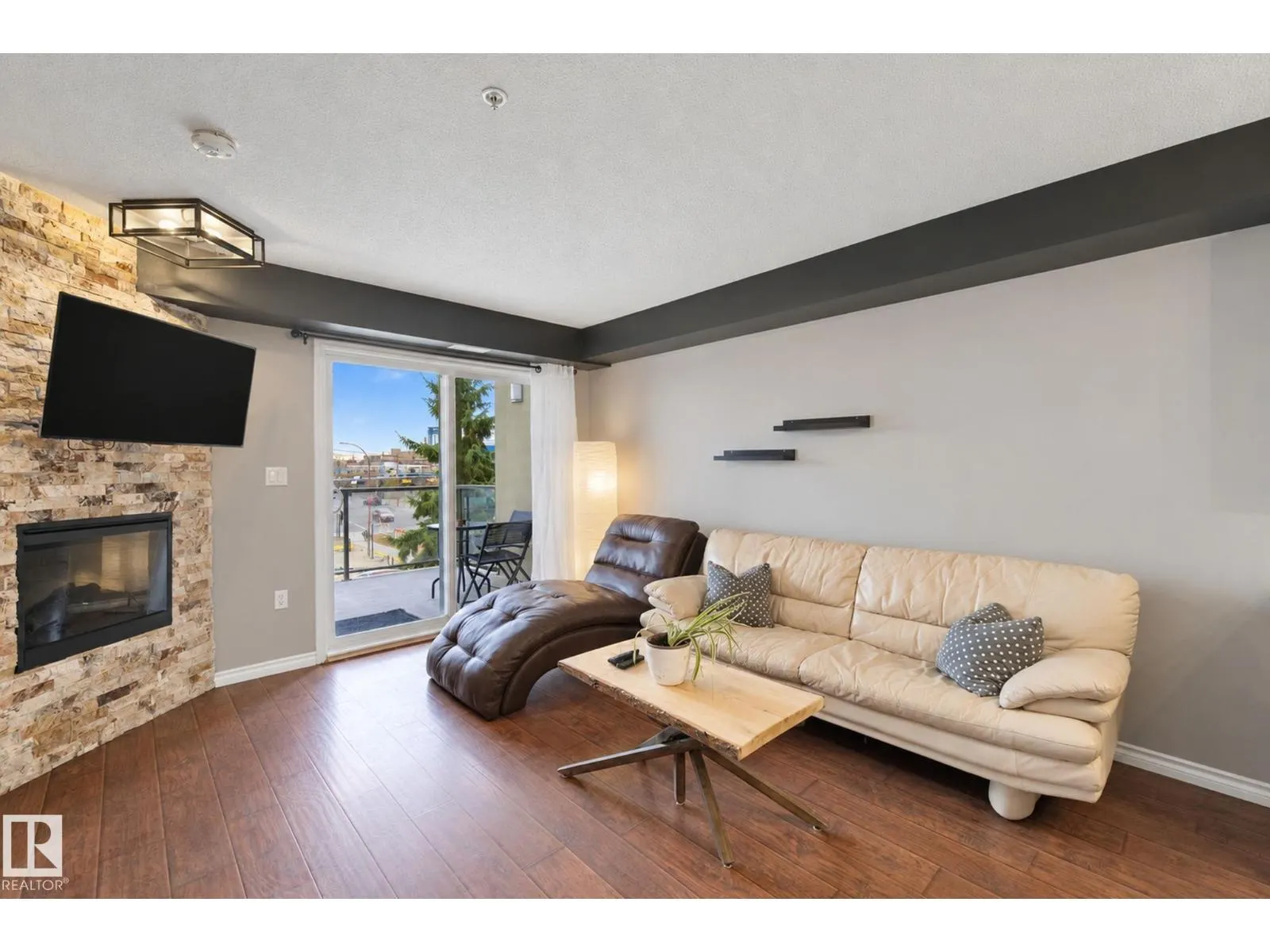 #314 10118 106 AV NW