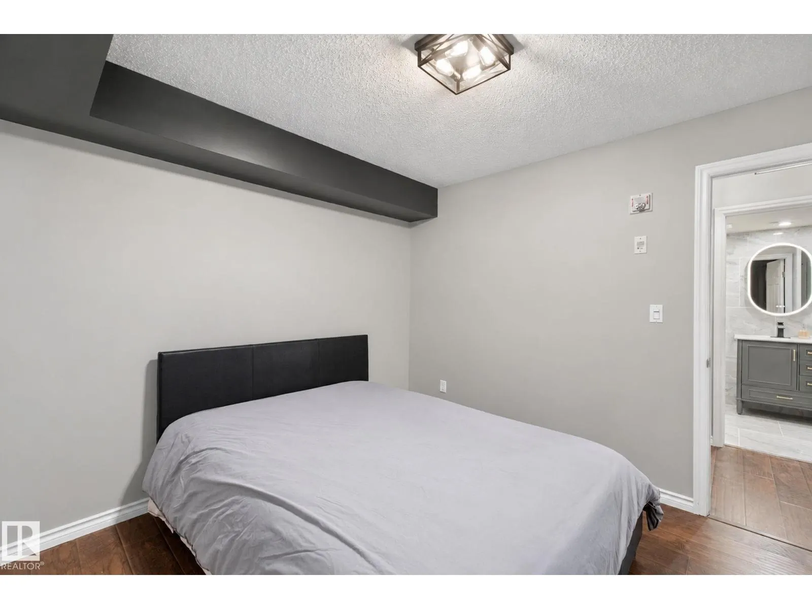 #314 10118 106 AV NW