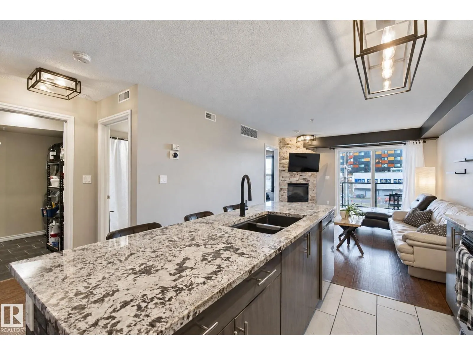 #314 10118 106 AV NW