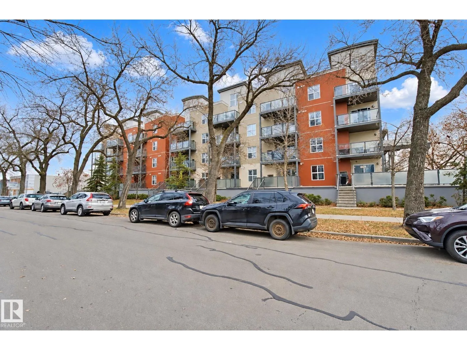 #314 10118 106 AV NW
