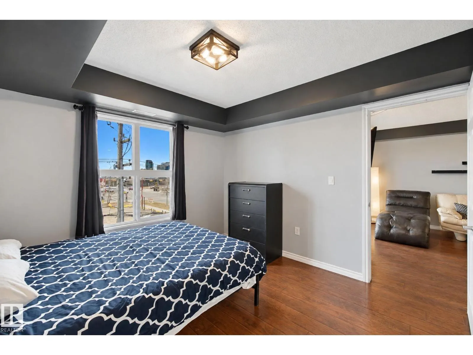 #314 10118 106 AV NW